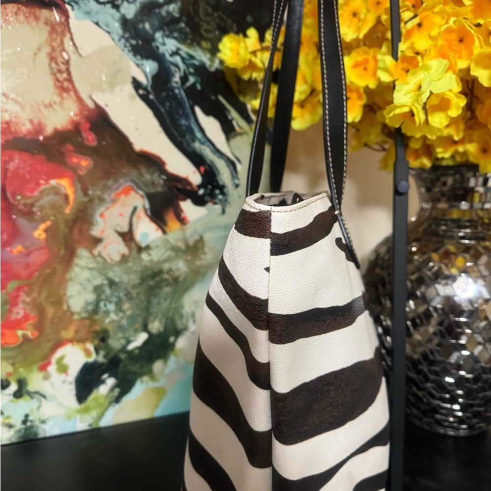 Dooney & Bourke Zebra Stripe Tote - Black and Brown / NWOT - Picture 3 of 10
